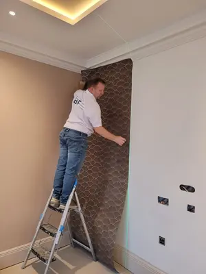 Scallop wallpaper — precision installation