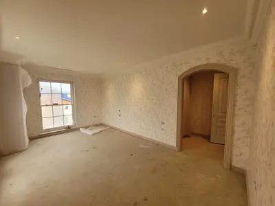 Townhouse — gold damask paper